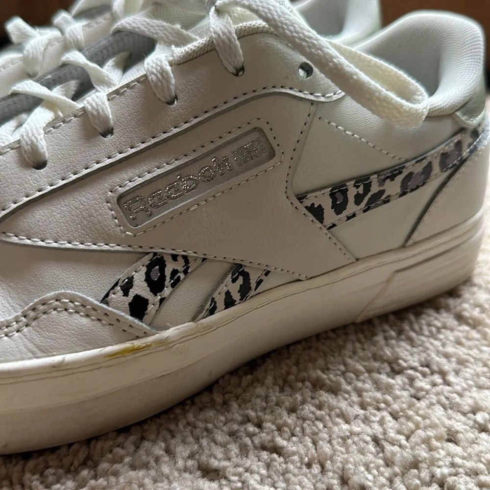 Women size 8 1/2. Off white. Reebok classic. Worn a few times. - Picture 6 of 9
